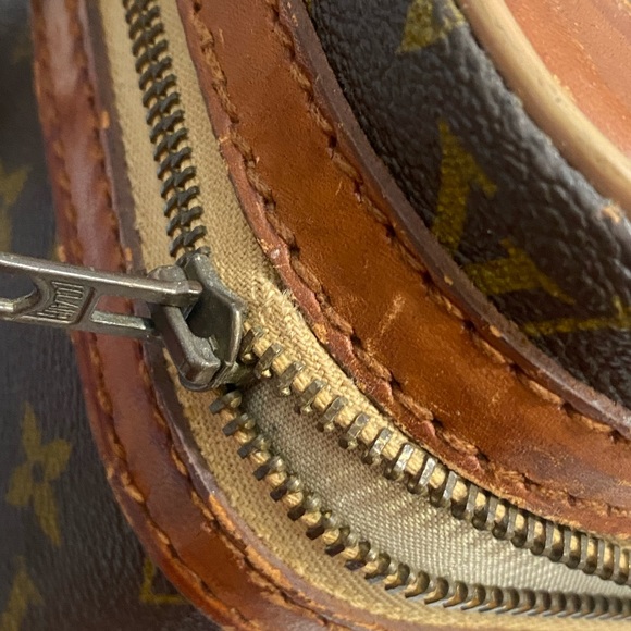 LOUIS VUITTON VINTAGE BEAUTY CASE IN MONOGRAM CANVAS - Picture 13 of 14